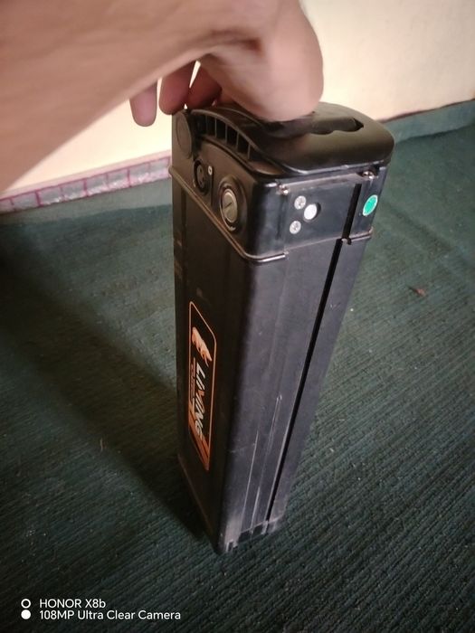 Akumlatr sotiladi 60. 21 yangi  60 km yuradi