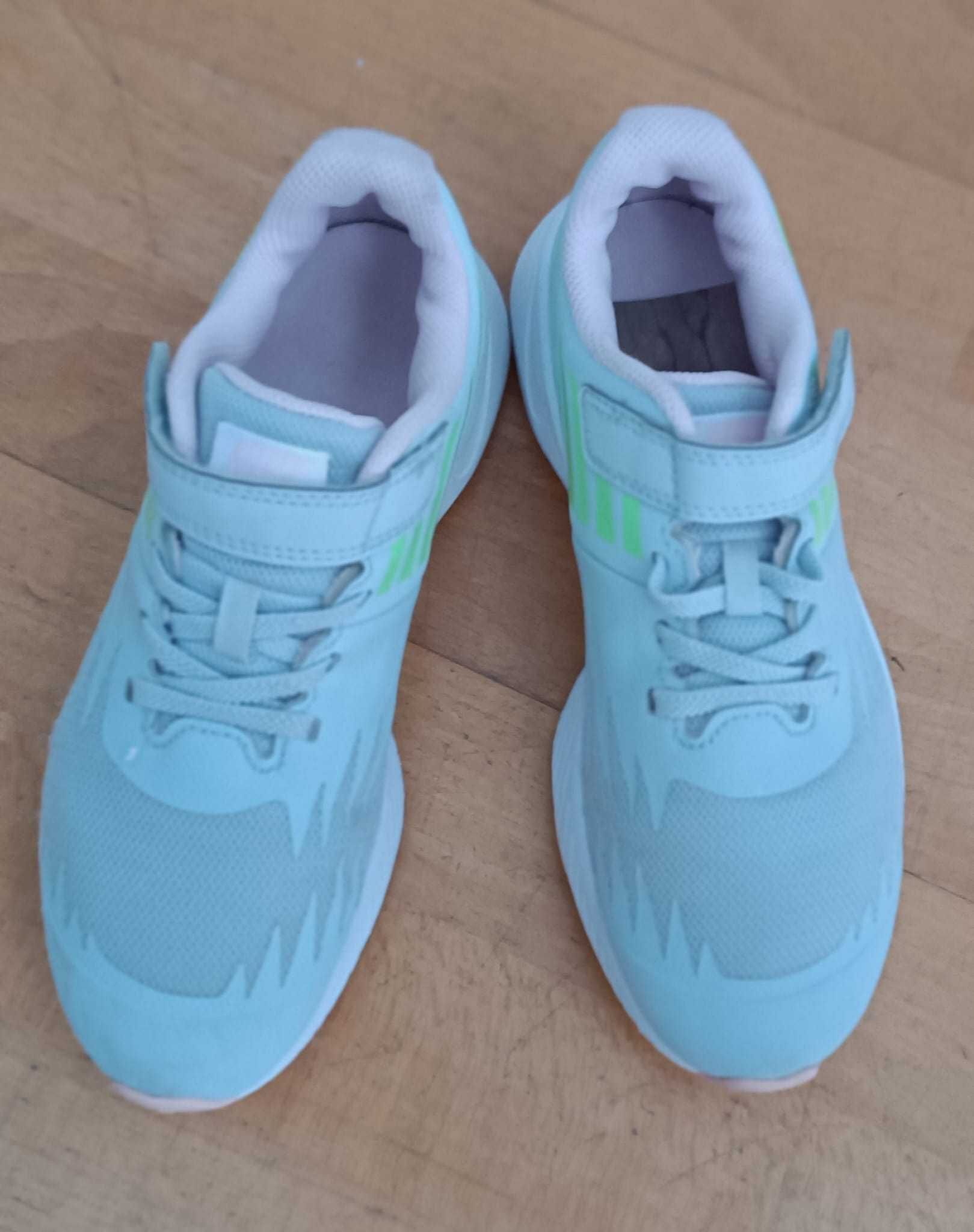 Adidasi Nike Fete