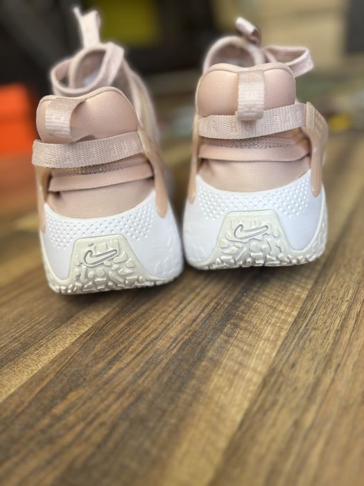 Adidasi Nike pentru dame 38/5-39