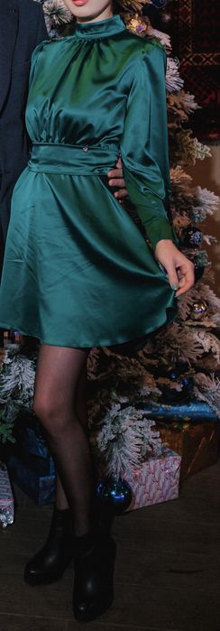 Продам платья Изумрудного цвета