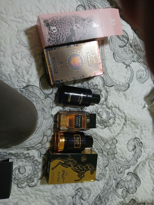 Vand aceste parfumuri