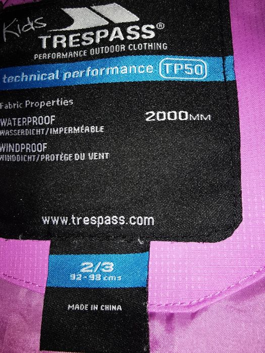 Geaca Tresspass stare foarte buna. Rezistentavla plaoie si vant