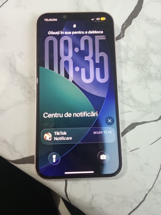 Vând iPhone 13 128 GB baterie 100