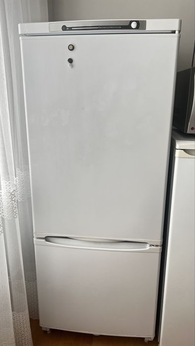 Холодильник Indesit