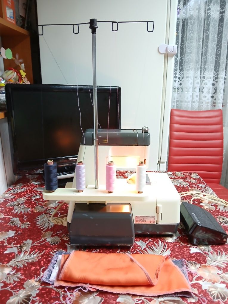Masina de încheiat si surfilat OVERLOCK PRIVILEG 4000 -1