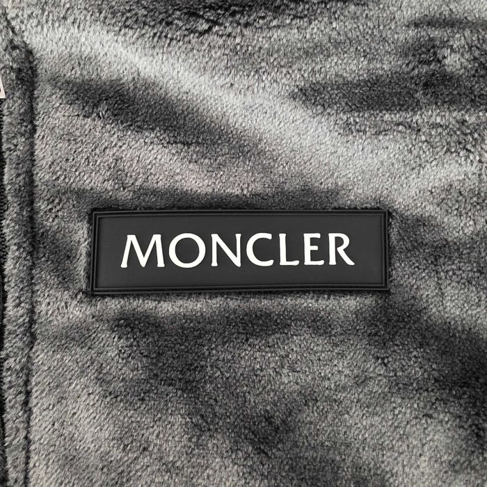 Яке MONCLER esen zima