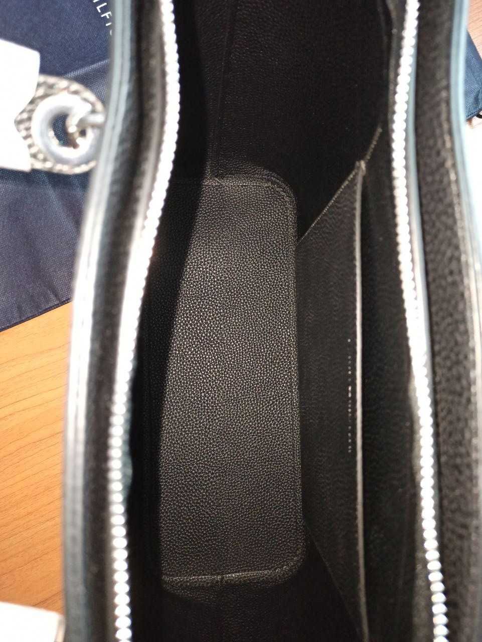 Tommy Hilfiger
EMBLEM TOTE - black