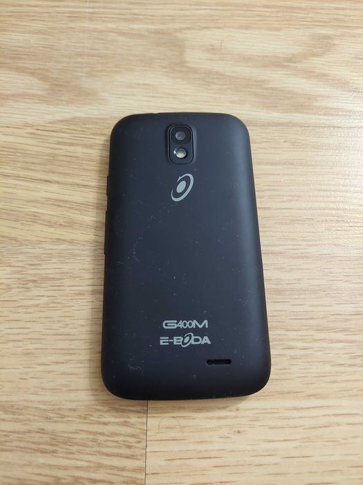 Doua tablete si doua telefoane pentru piese
Lenovo Kiros E-Boda  Acer