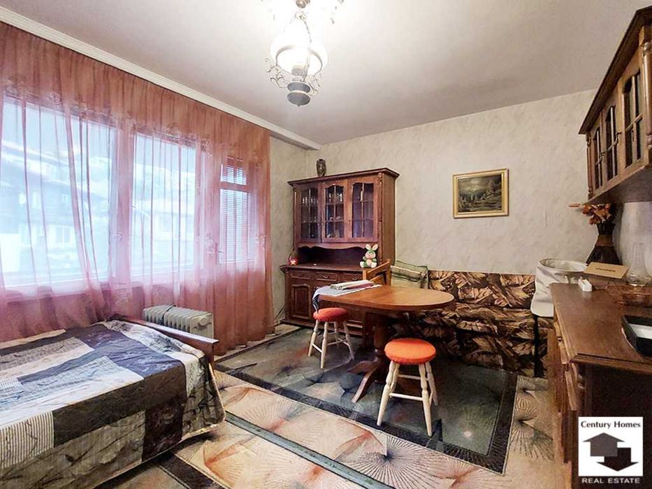 104965 Обзаведено студио с панорамна гледка, в центъра на В. Търново