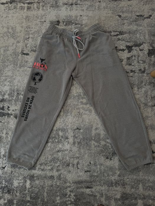 Анцунг Under Armour от серията на Скалата