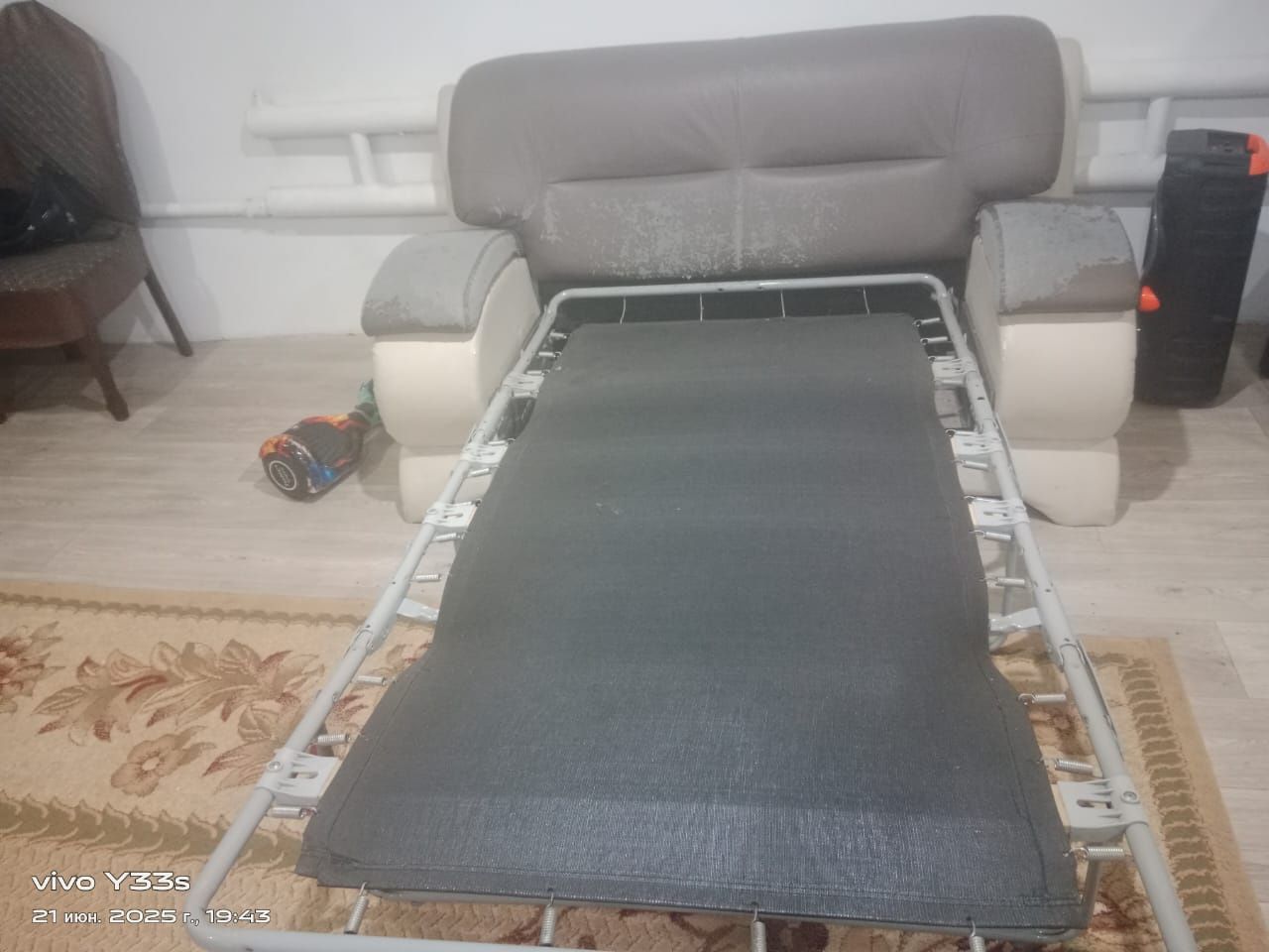 Продам 2 дивана и кресло.
