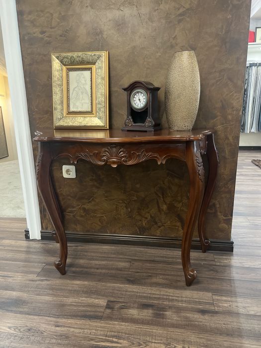 Конзолна масичка