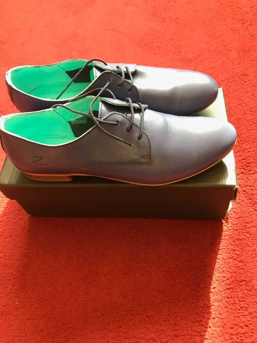 Продажба на нови дамски обувки