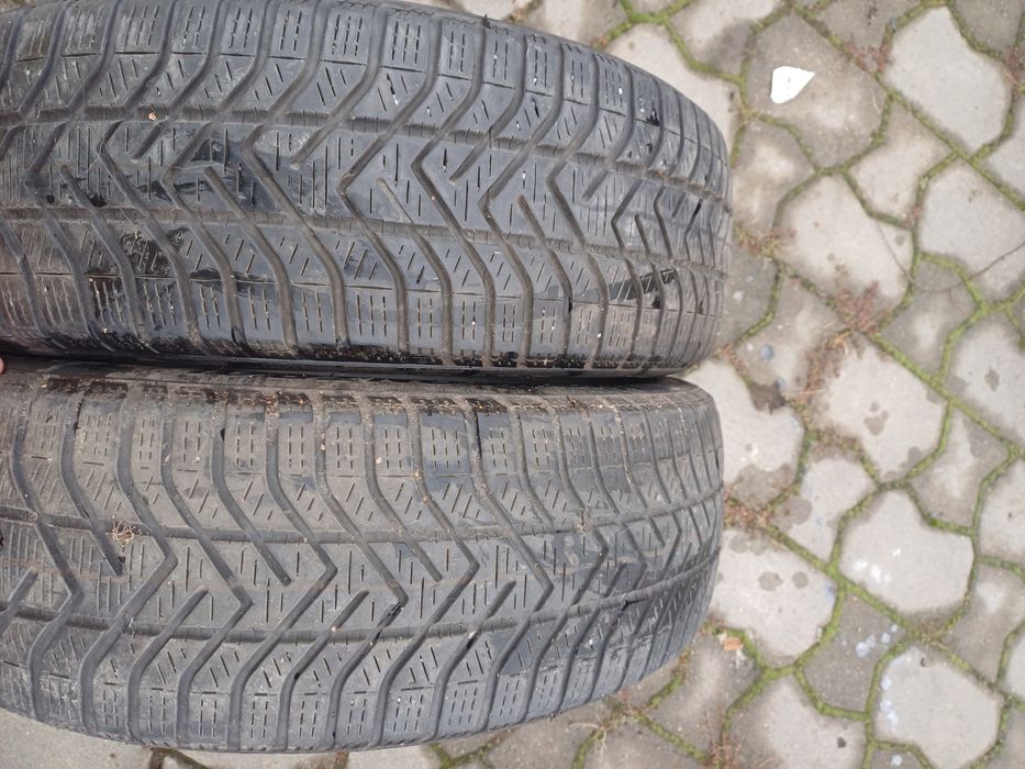De vânzare anvelope iarna pirelli 195 55 17 și semperit 215 65 16