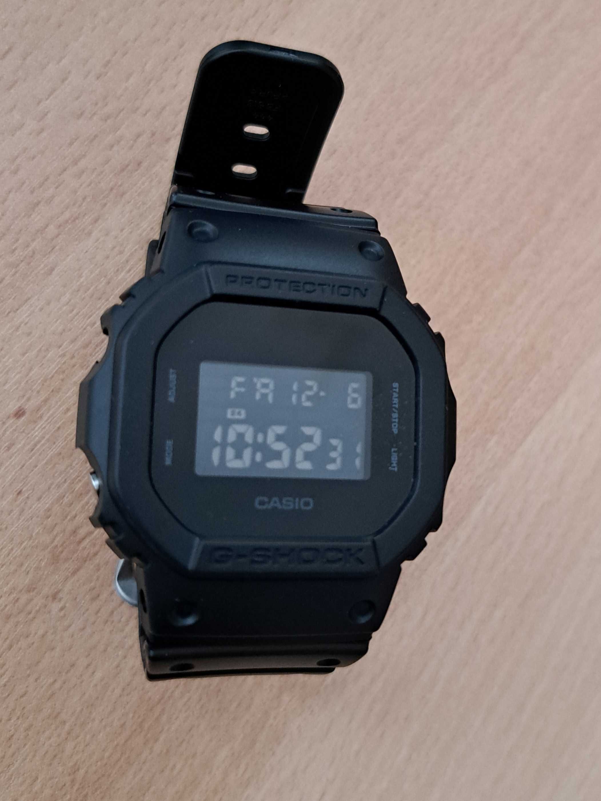 Часовник CASIO G-SHOCK DW-5600BB-1ER