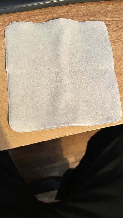 Apple микрофибърна кърпа за почистване на дисплеи