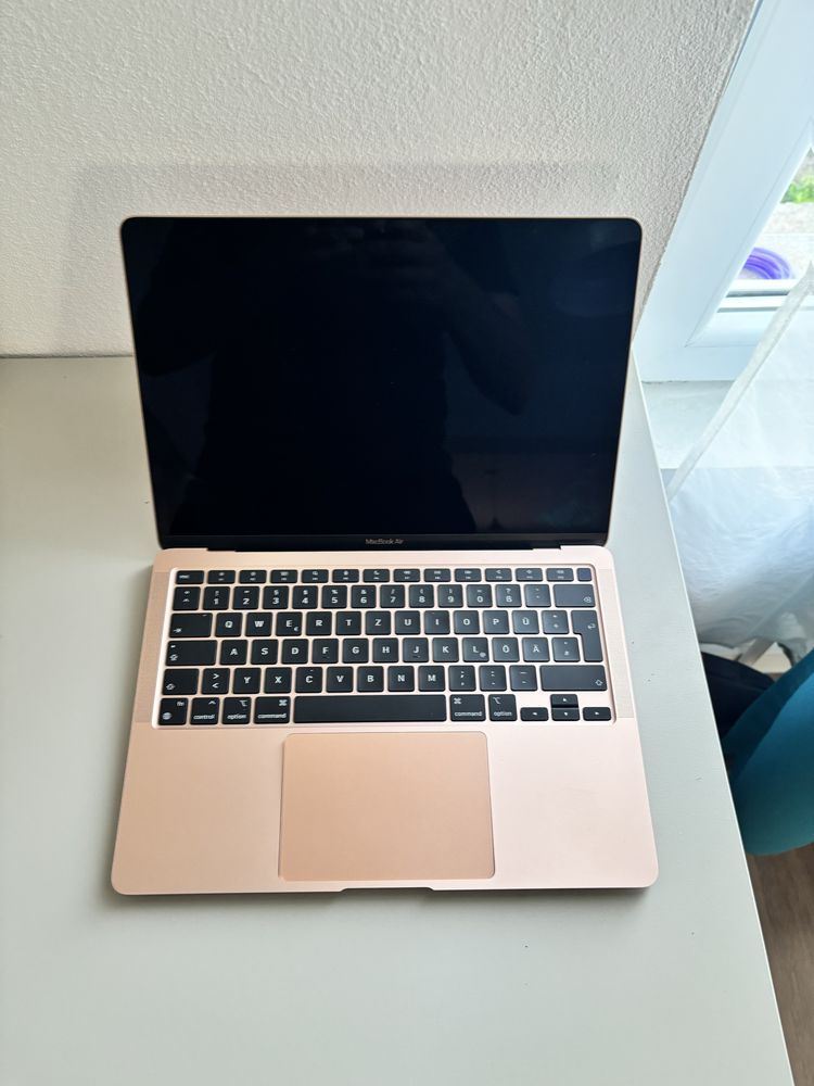Dezmembrez macbook Air 2018-2020 . Model A2237