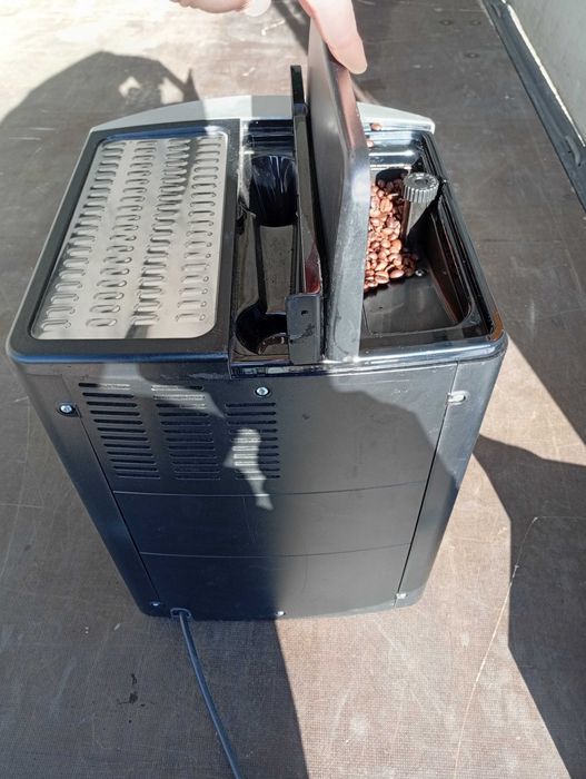 Кафе машина на зърна-DELONGHI ESAM 3100.SB .