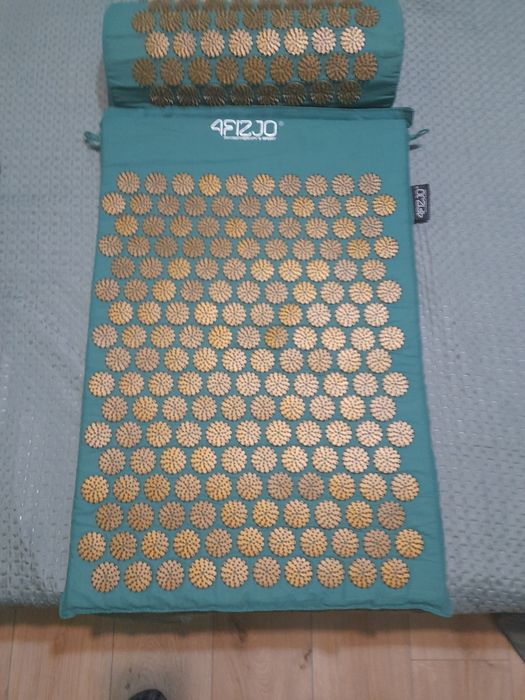 Комплект акупресурна постелка и възглавница.