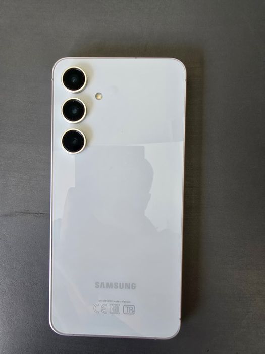 Samsung  S24 FE в 128