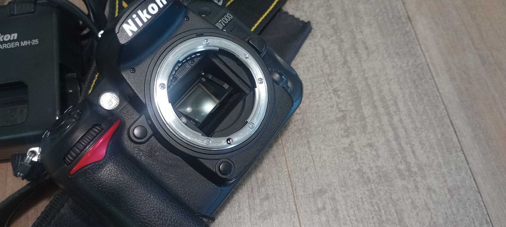 Фотоапарат Nikon D7000 + два обектива + подарък