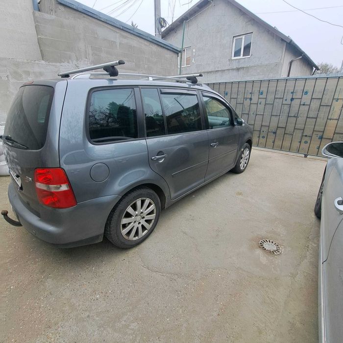 Volkswagen Touran   ieftin.  1900 €