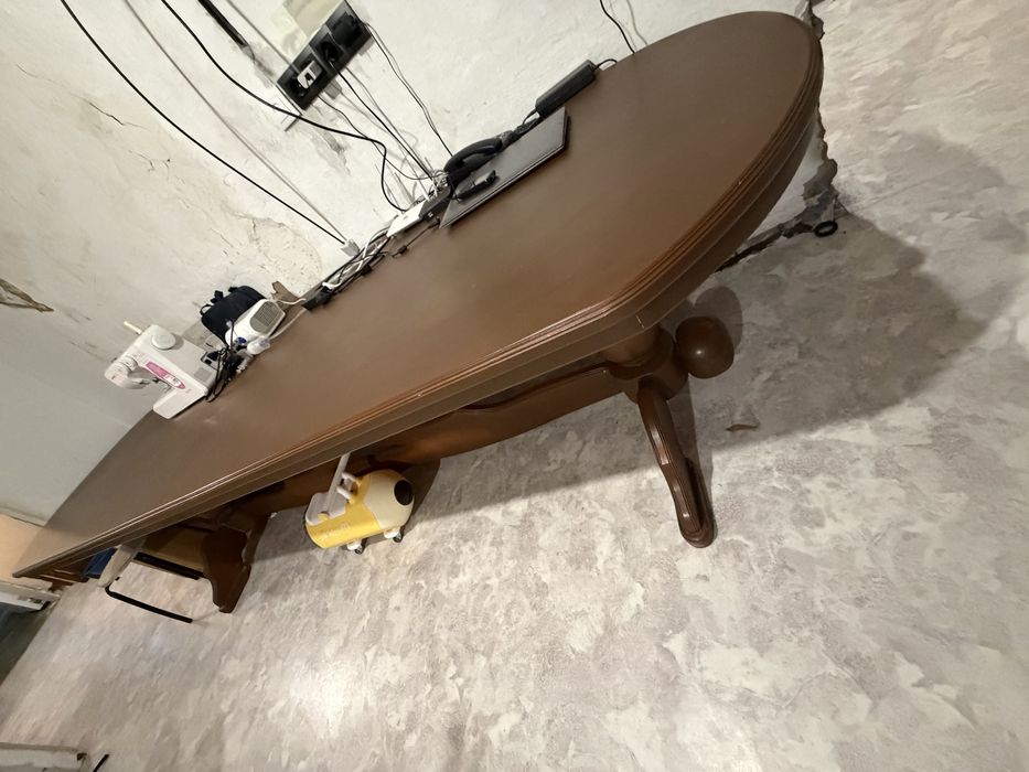 Продам деревянный стол