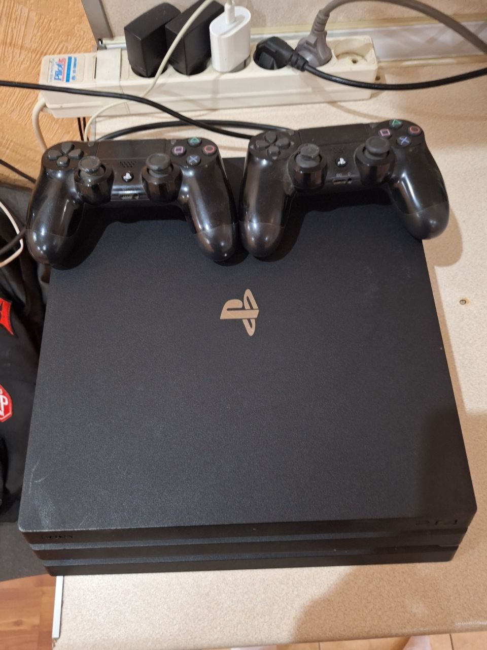Продам Ps 4 pro 1tb