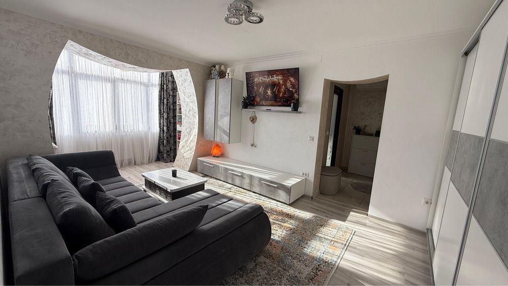 Vand apartament central 2 camere semidecomandat ultramodern