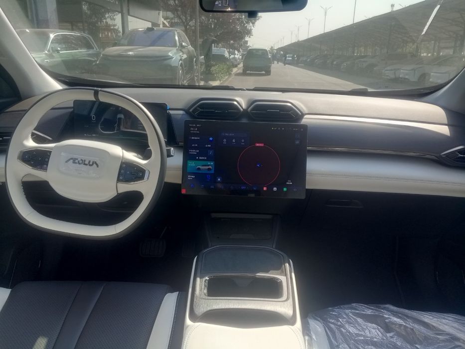 Dongfeng L7 salon qora oq apelsin ranglari bor