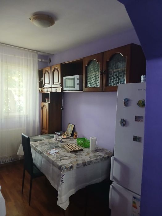 Vand apartament 4 camere  oras Vaslui
