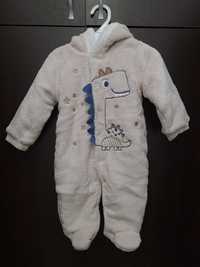 Космонавт и бебешки дрехи