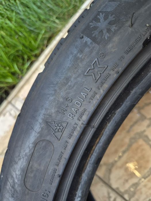 Vând cauciucuri 235/40/19 M+S 2 buc imp Germania