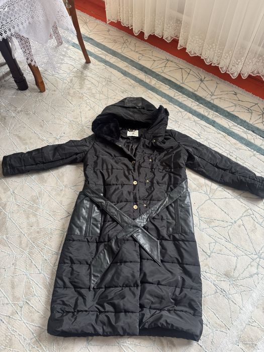Куртка  ласаграда сатылады 40/46 рр келеды бағасы 25 мың