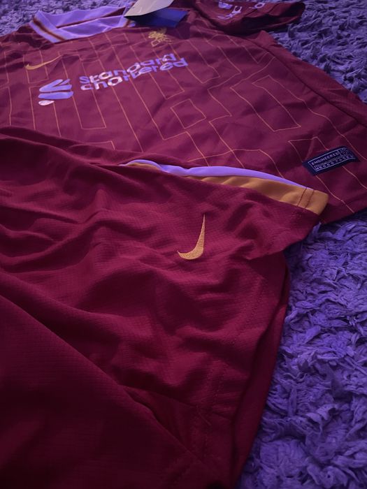 Compleu Liverpool, mărimea S, nou, cu eticheta