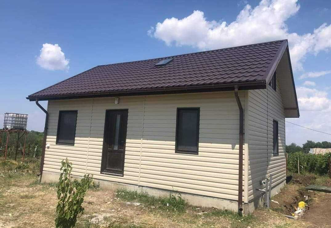 Casa modulara, garaje auto si containere stil birou din panou sandwich