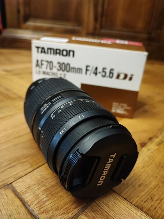 Aparat Nikon D5100 cu obiectiv 55-200mm