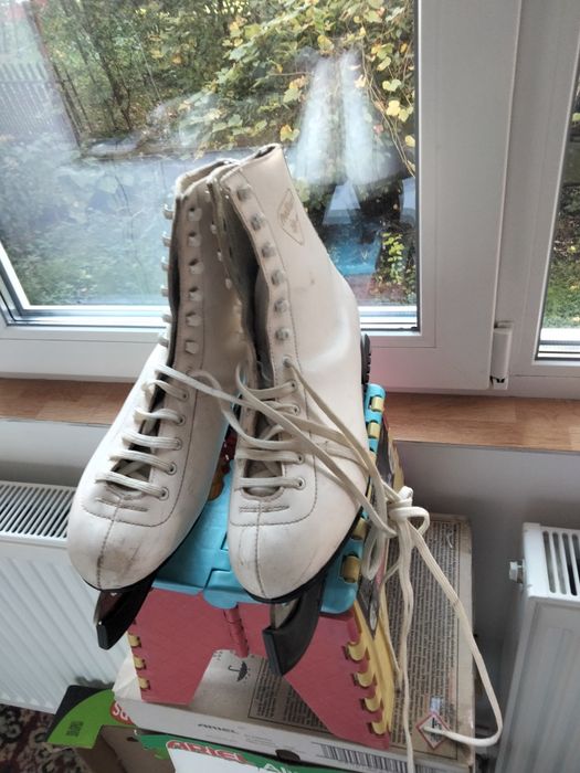 Patine de dama Nr 40