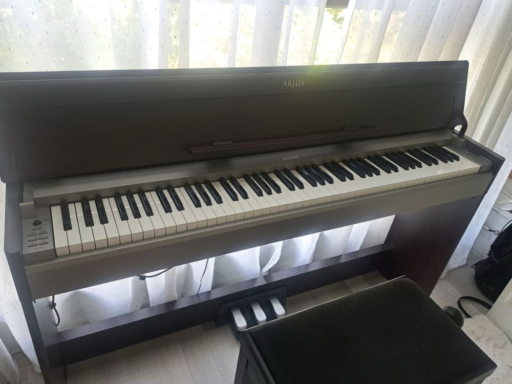 Дигитално пиано Yamaha Arius+стол