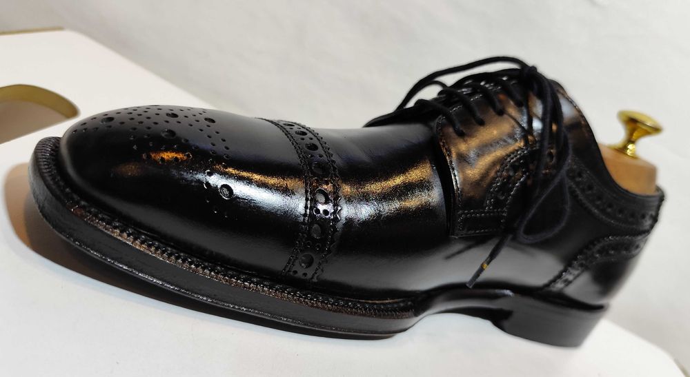 Pantofi derby 40.5 41 cap toe brogue Hugo Boss lucrati manual piele