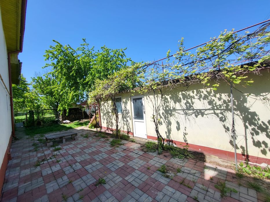 Vand vila P+1 ,garaj și teren