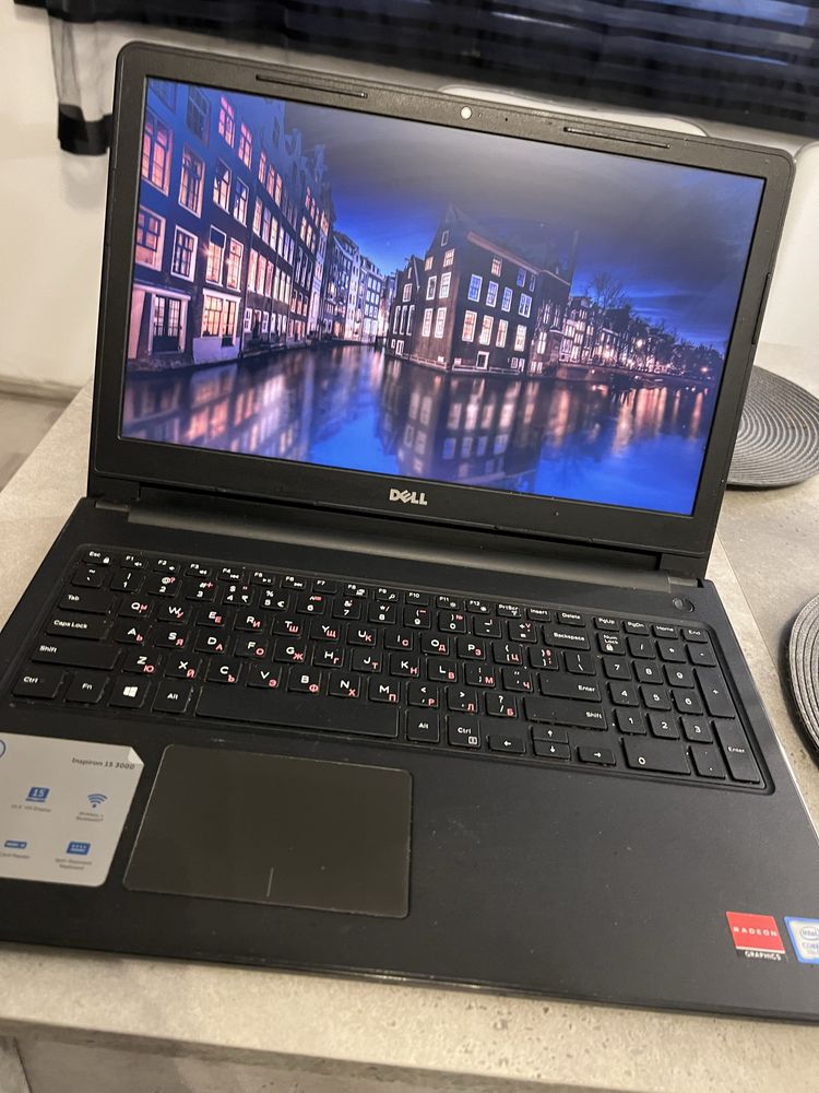 Лаптоп DELL inspiron 15 3000