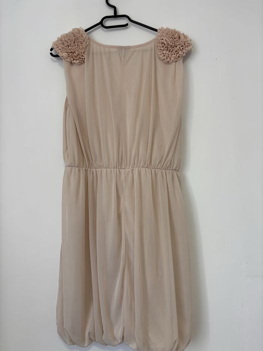 Rochie eleganta, cu detalii la umeri