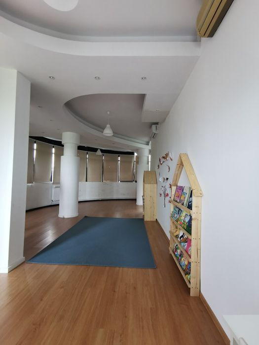 Închiriez clădire cu 3 niveluri (D+P+E), Zona Belvedere, curte și parc