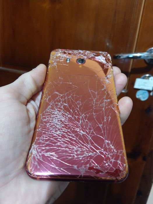 HTC U11-за части.