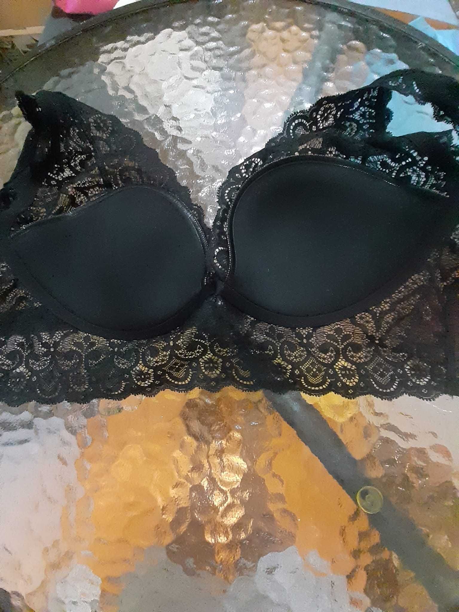 Sutien de culoare negru cu întărituri,dantela elastică75C, Intimissimi