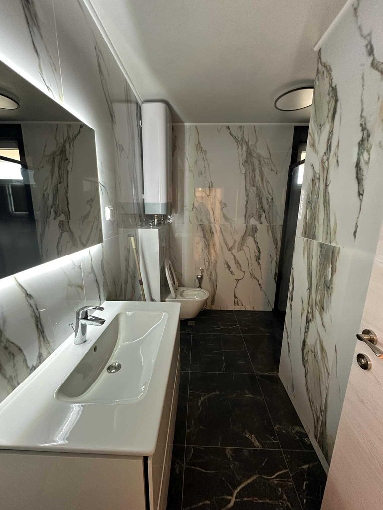 Продава се Тристаен апартамент в Пловдив, Христо Смирненски - 136 кв.м за 1434 €/кв.м - Снимка #3