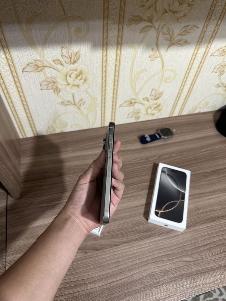 Продаю iPhone 16 Pro Max в отличном состояние 100% аккумулятор