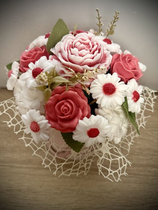 Аранжировка от сапунени цветя