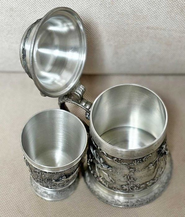 halba de bere si pahar vin cu scene de vanatoare, Germania de Vest